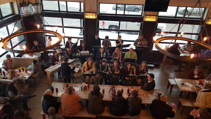 Diners enjoying live music band at Cedar Springs Brewing Co.