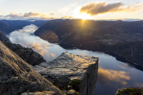 Guided Preikestolen Sunrise Hike Premium Day Hike