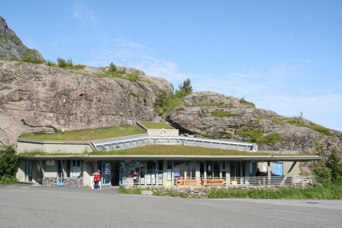 The service building at Å
