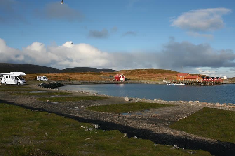 mehamn-adventure-camping-site-nordic-safari-fishermen-s-cabin