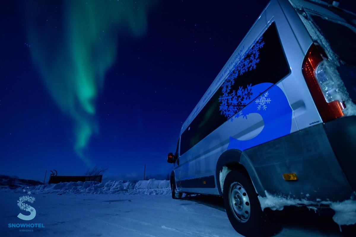 SnowHotel Kirkenes - Hunting northern lights with bus