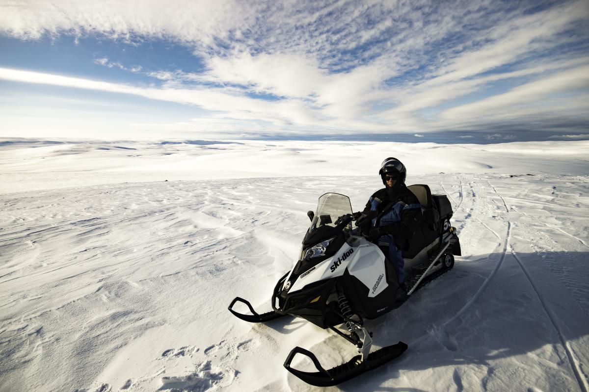 Snowhotel Kirkenes - Snowmobilesafari 4 hours