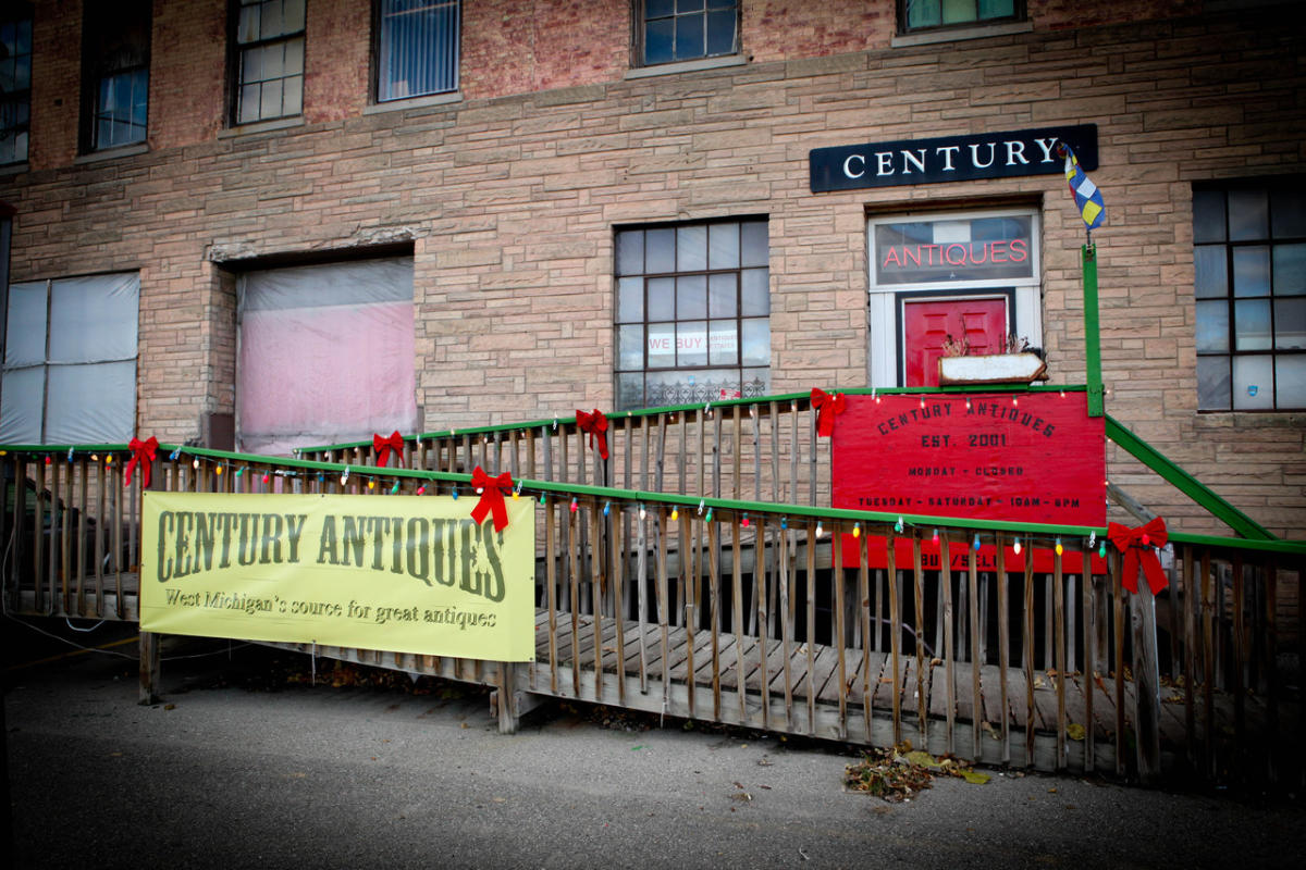 Century Antiques Shopping in Grand Rapids, MI
