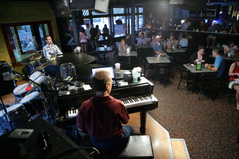 Mojo S Dueling Piano Bar And Restaurant Restaurants In