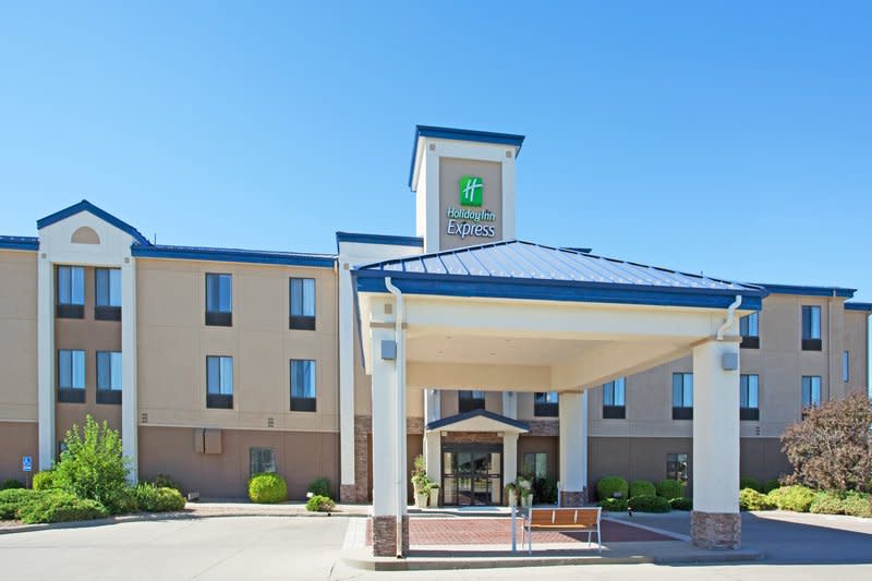 Holiday Inn Express Hotel & Suites | Garden City, KS 67846