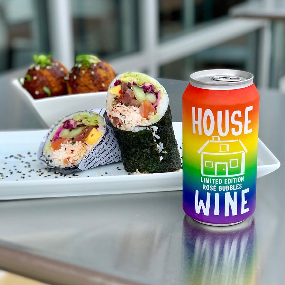 Komotodo Sushi Burrito Overland Park Burrito Walls