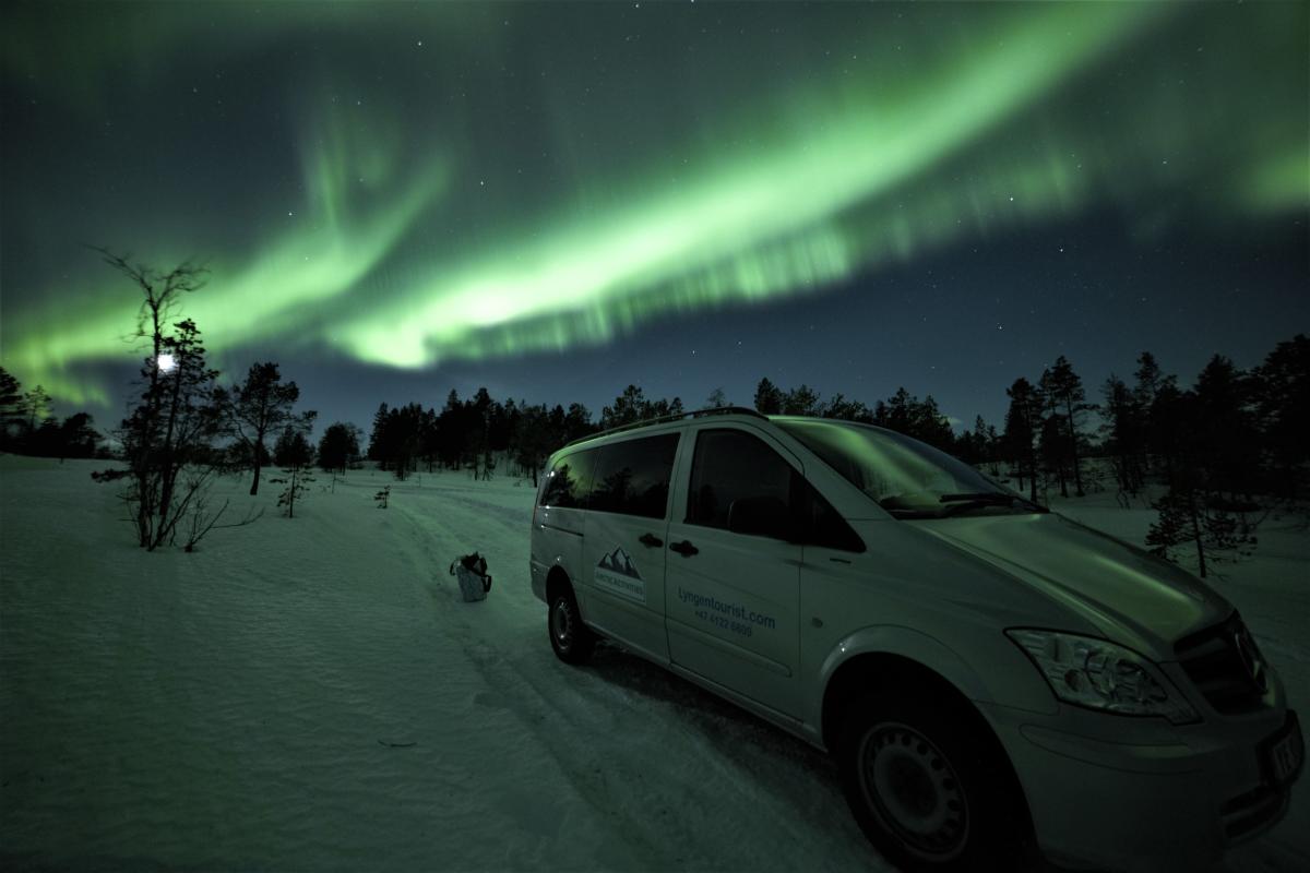 Northern Lights Chase To Modern Aurora Basecamp Facilities Lyngentourist Northern Lights Oteren Norway