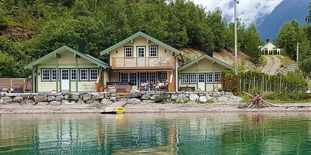 Vollsnes Cabins Cottages & Holiday Houses Hjelledalen Norway