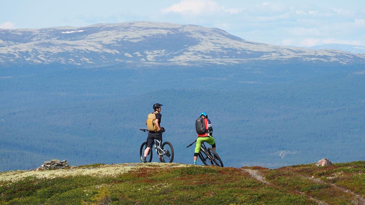 The scenic mountain route along Rondane by mountain bike