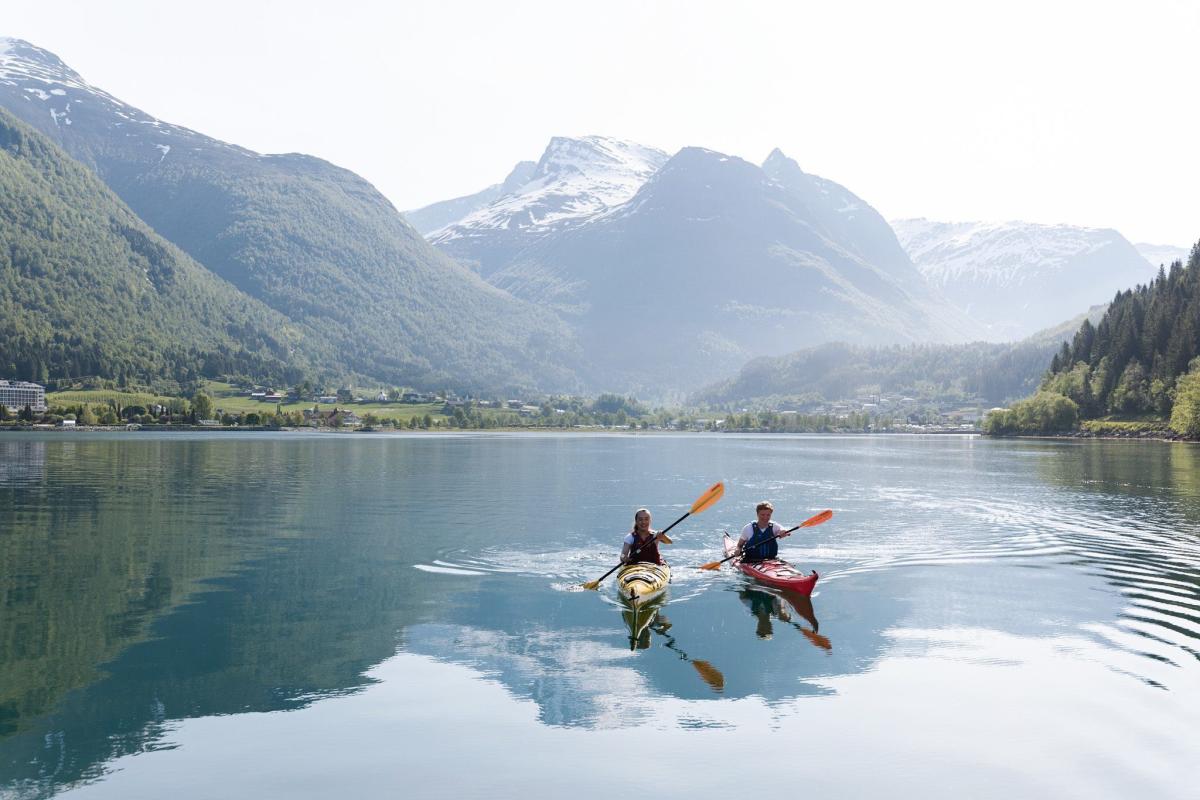 Kajakk på Nordfjorden Loen Active Canoeing & Kayaking Norway