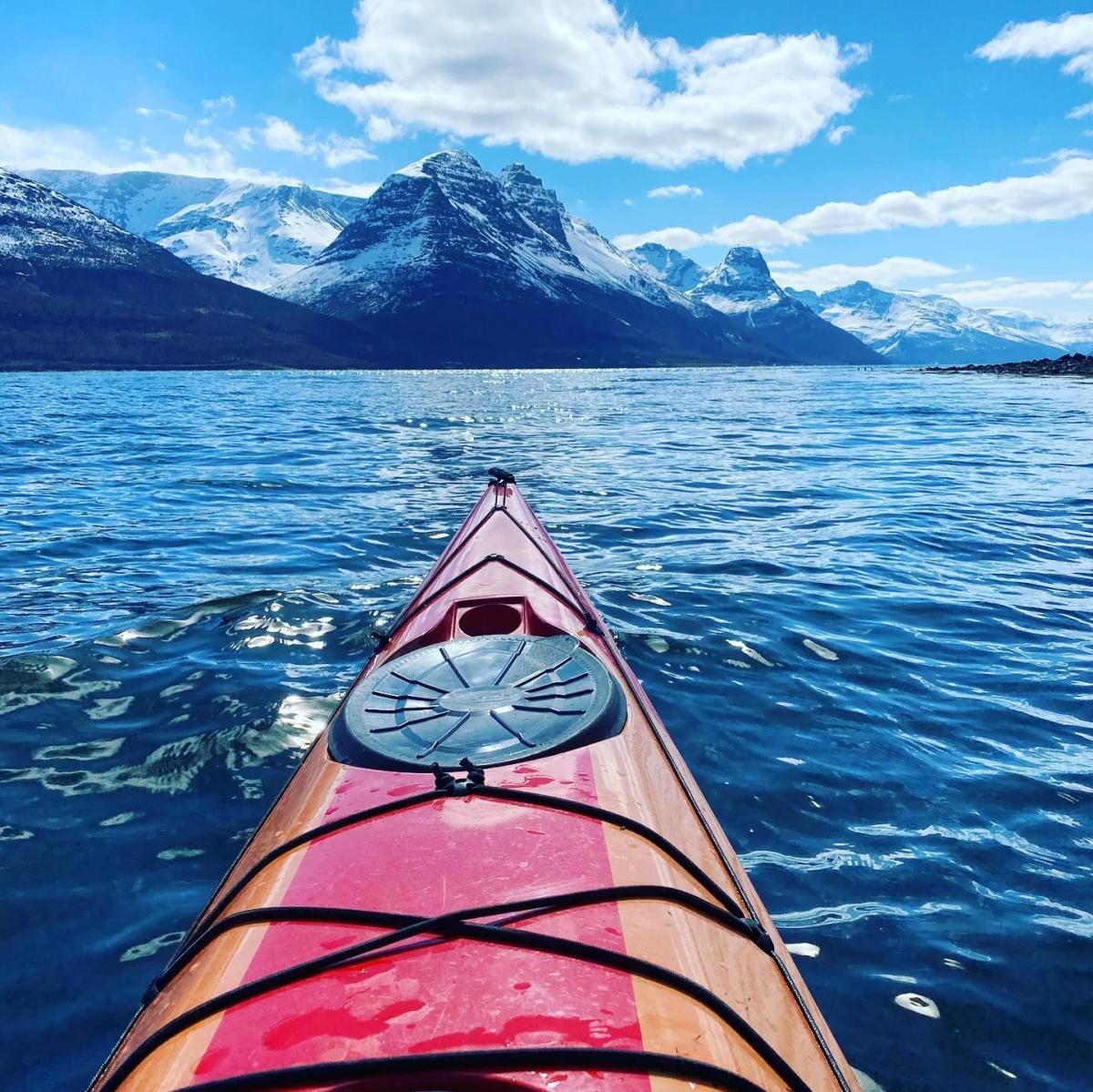 Kayak tour on the Lyngenfjord with Lyngsfjord Alperein