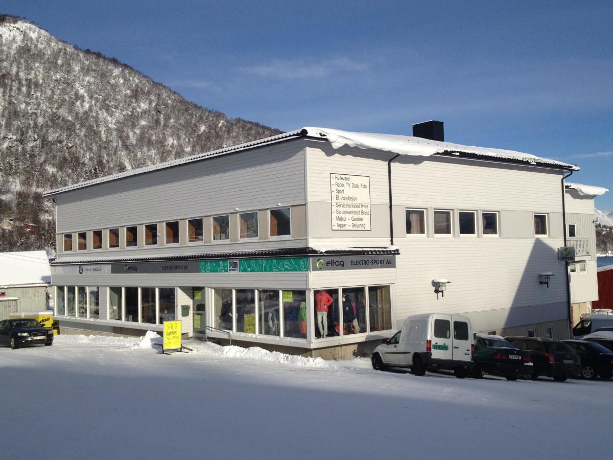 Ski and snowshoe rental at ElektroSport Skiing Lyngseidet Norway