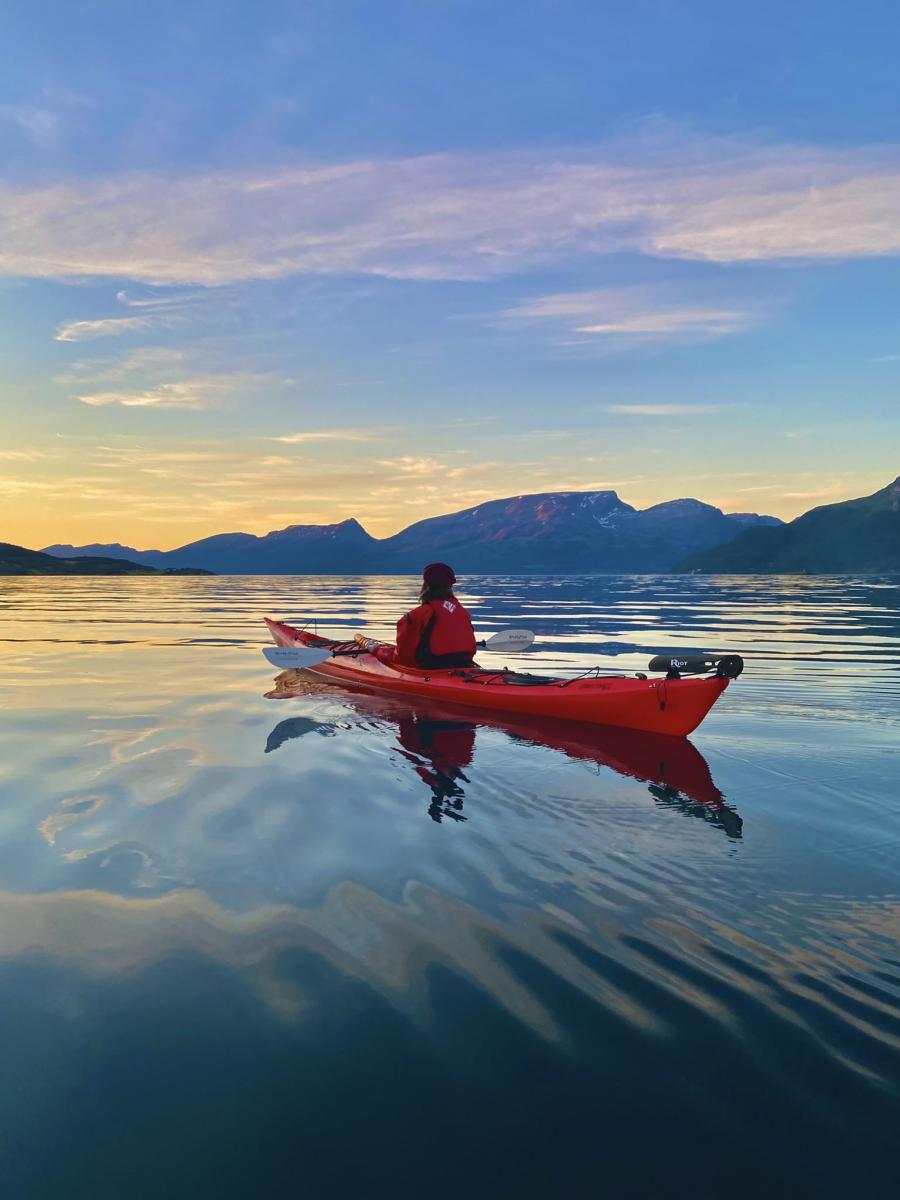Midnight sun kayaking with Kayak Lyngen Nature Attractions