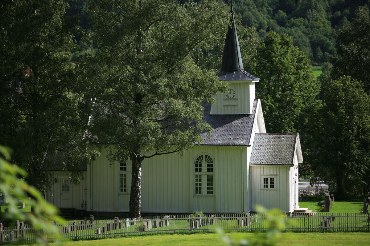 Churches in Tinn