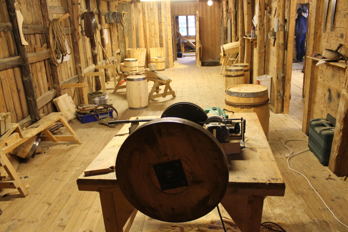 Bøkkerbua Traditional Wooden Barrel Making