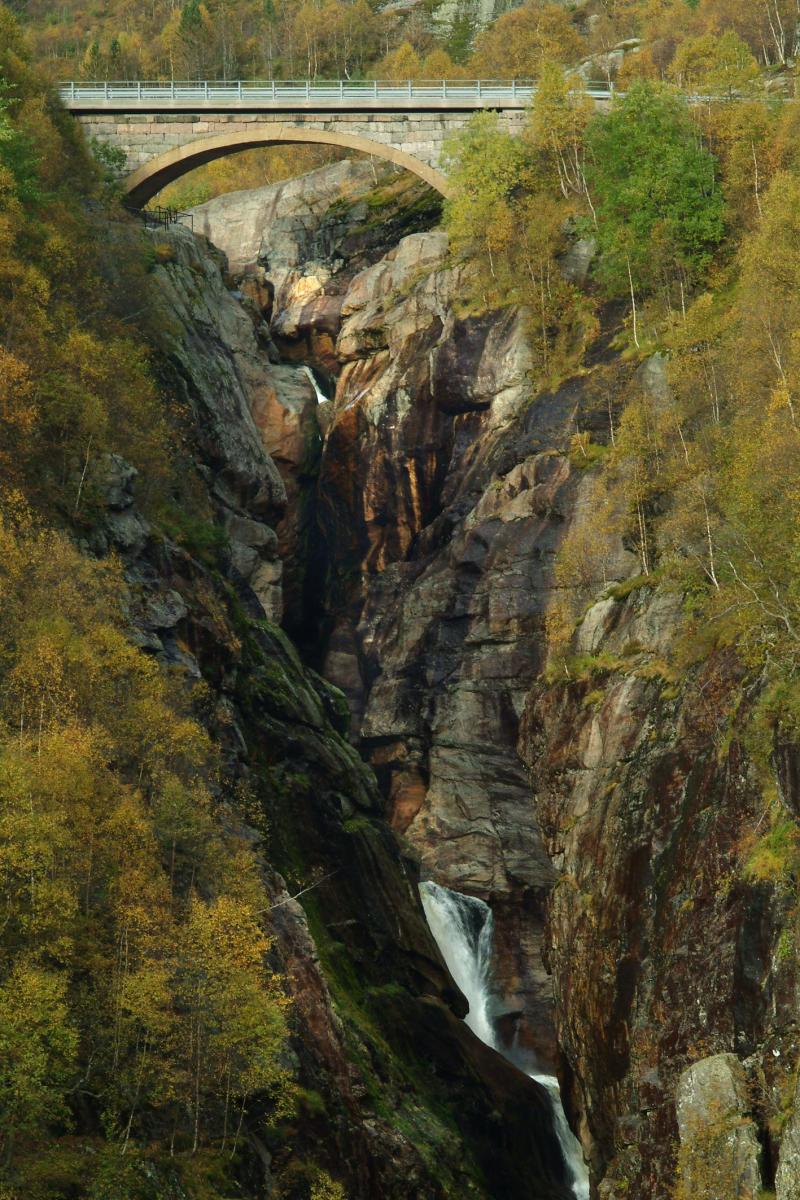 Dorgefoss Waterfall