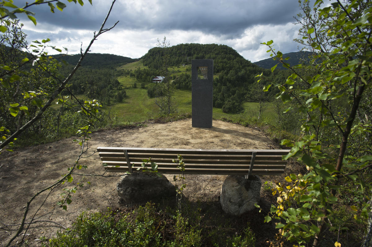 Vieving stone|, Skuldalsbruri