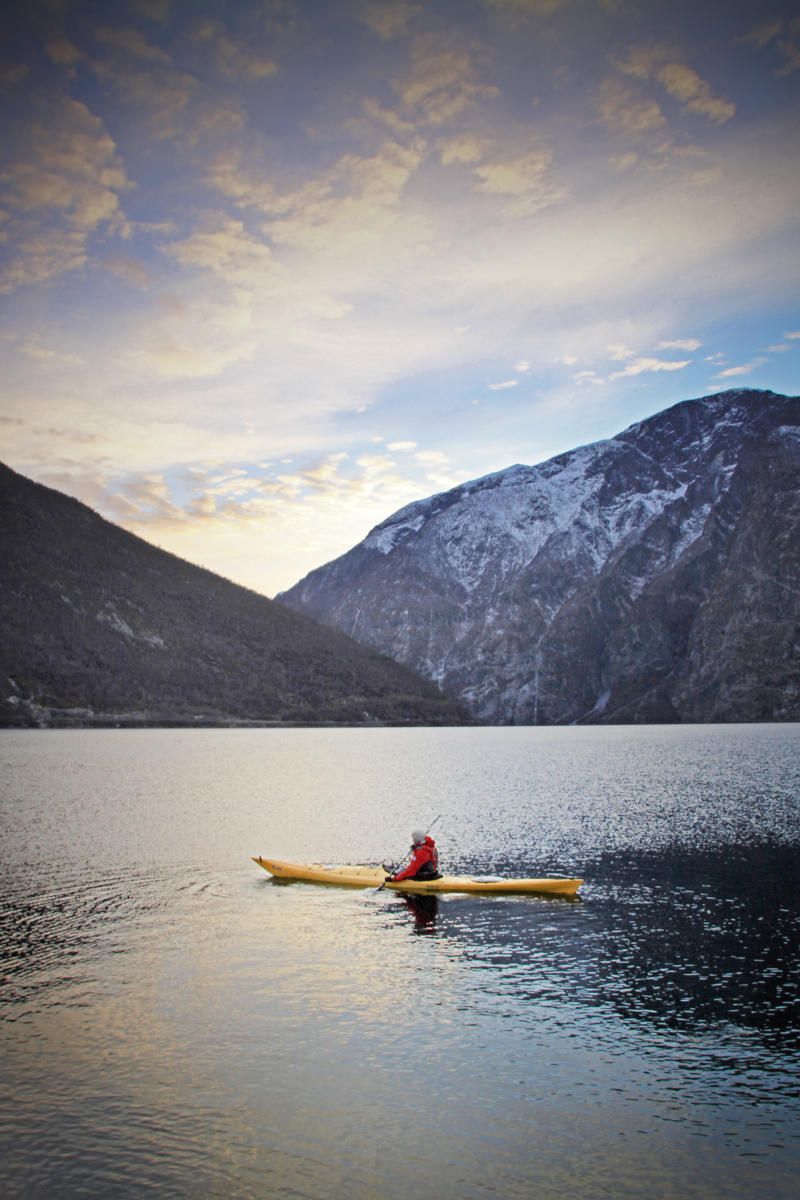 Paddling in the winter | Action & Adventure | Årdalstangen | Norway