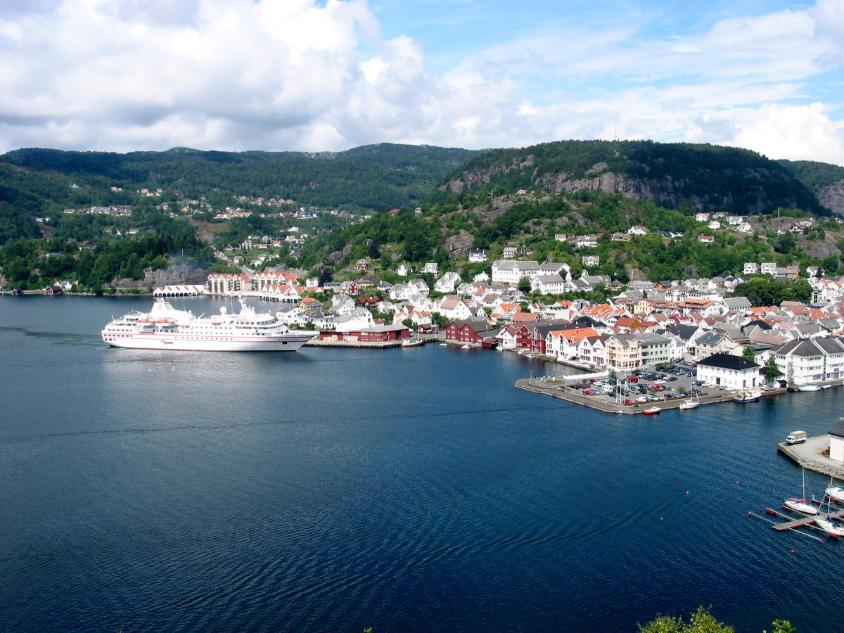 Tollbodbrygga harbour