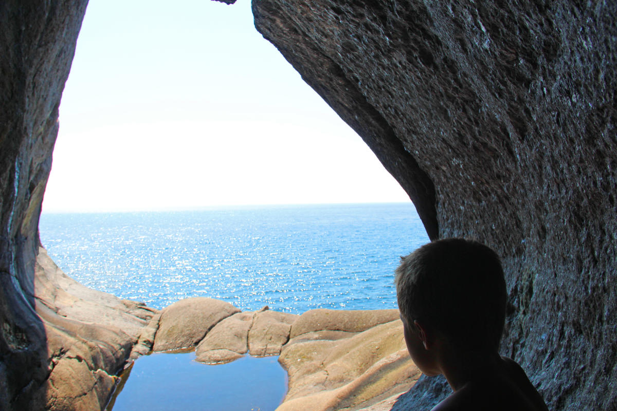 Hiking to the potholes at the Brufjell caves