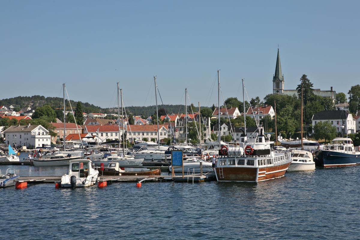 Lillesand Marina and Information