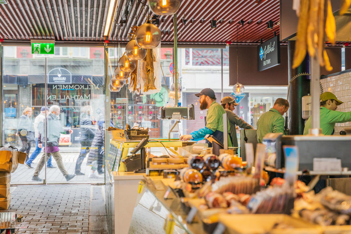 Fish Market in Bergen, Relaxation in Norway — Ravlling