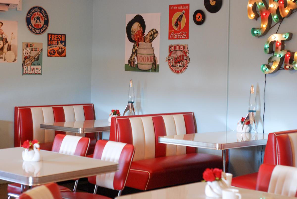 The Funny Farm, Hobøl