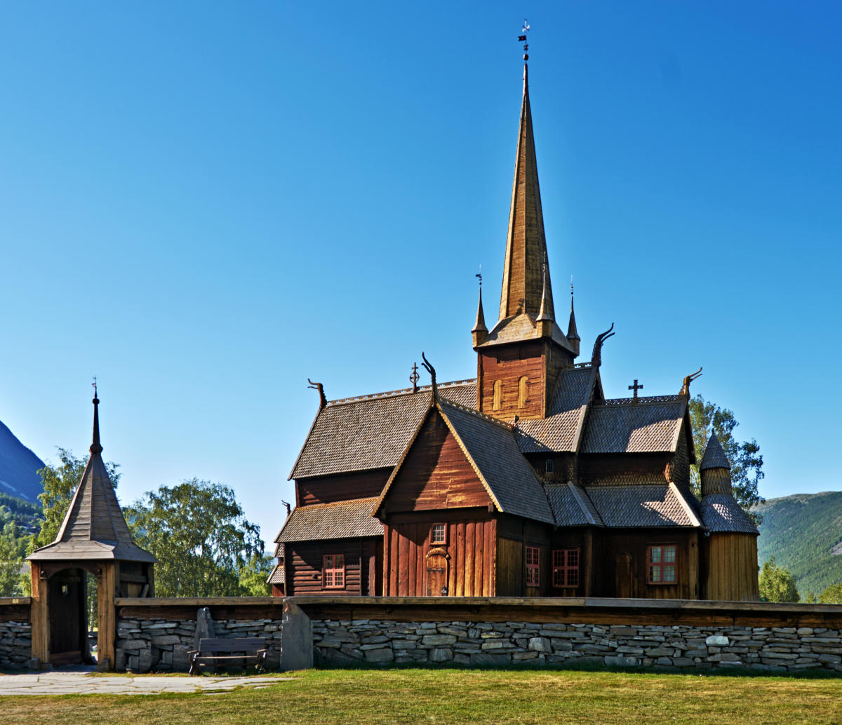 Lom Stave Church