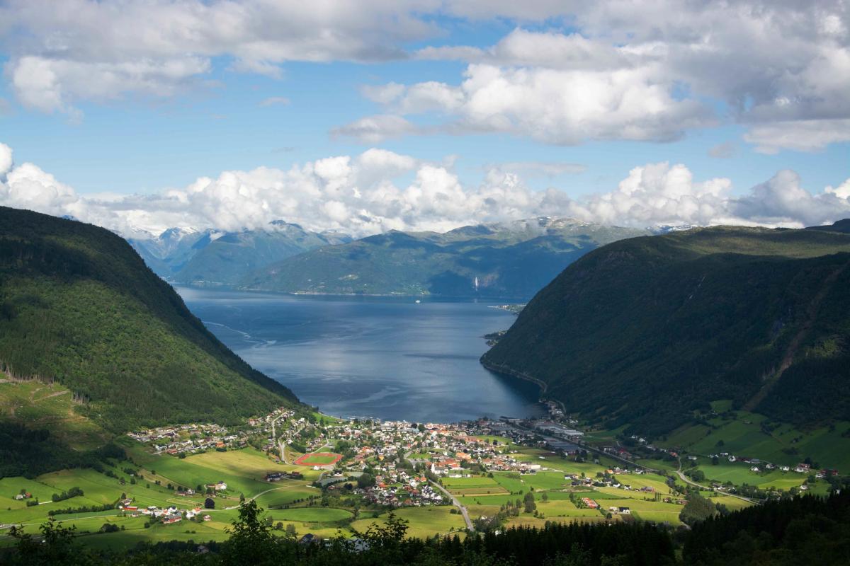 Guided Fjord & Glacier Tour from Bergen, Nature in Norway — Ravlling