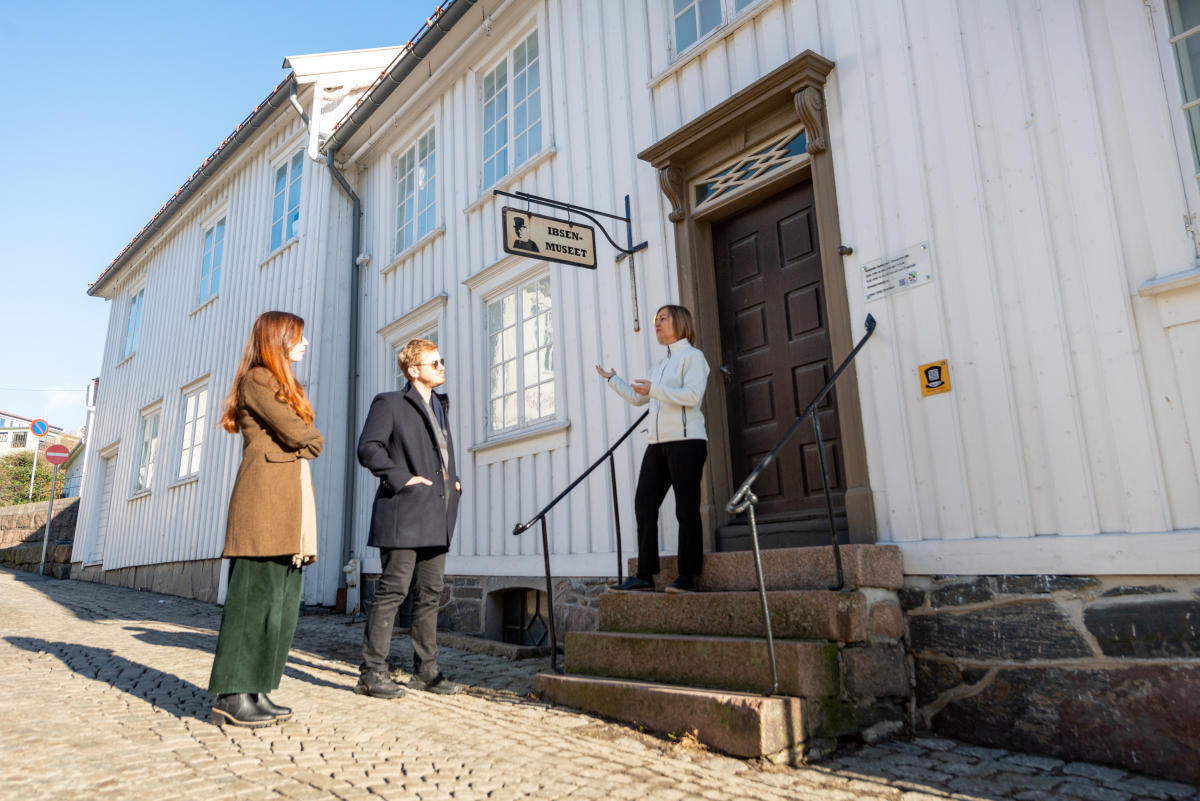 Town walk in Ibsen's Grimstad