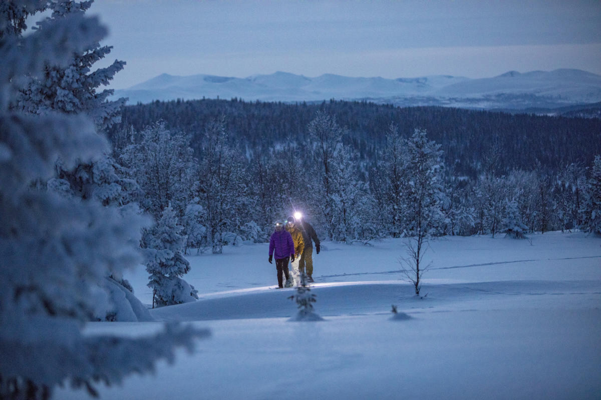 Snowshoeing at Gålå