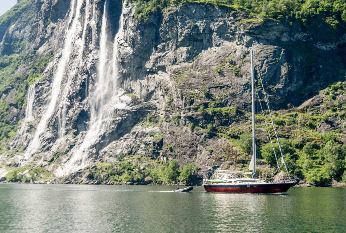 Sightseeing Geirangerfjord from our sailing yacht