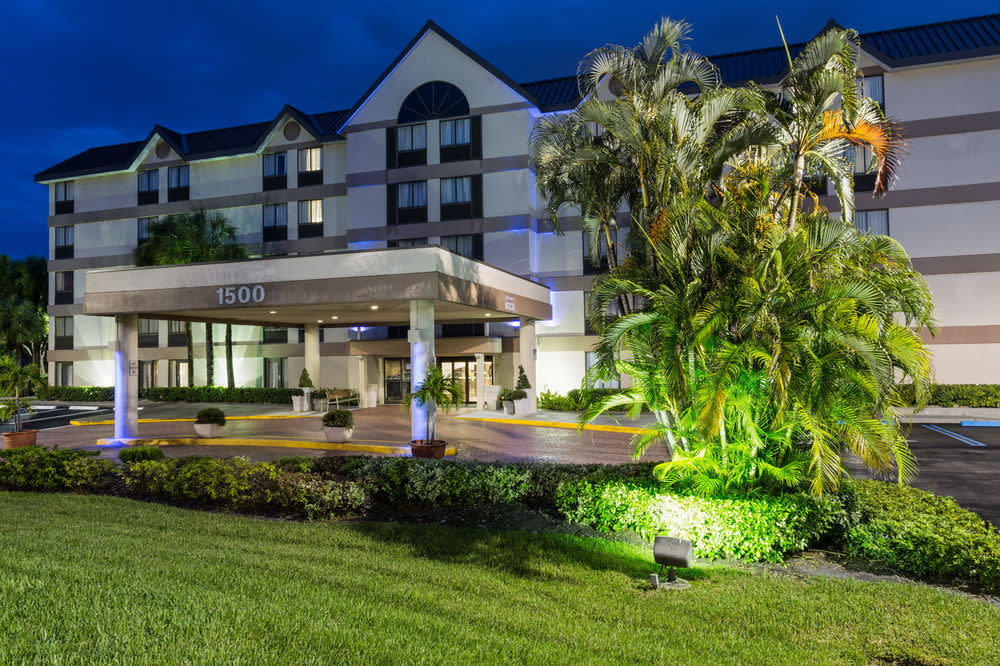 Holiday Inn Express Amp Suites Ft Lauderdale Executive