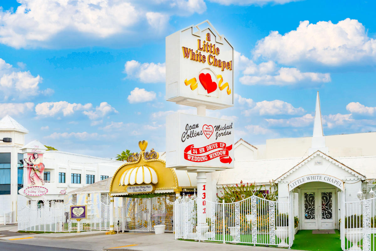 Little White Wedding Chapel | Las Vegas, NV
