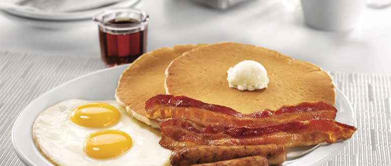 At Las Vegas Denny's, Marriage With a Side of Pancakes