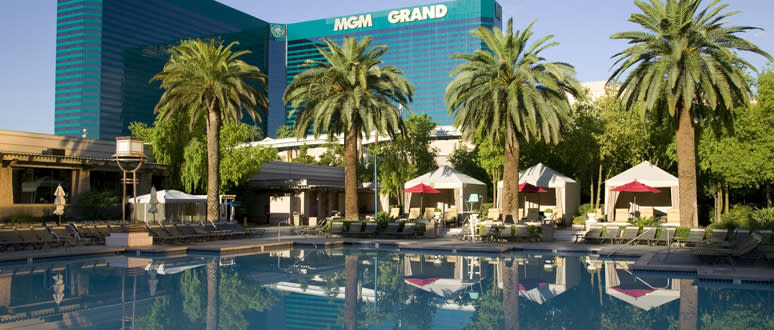 MGM Grand Las Vegas - LAZY RIVER POOL 2021 Walkthrough 