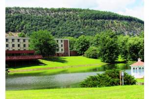 Pocono Mountains Pet Friendly Hotels Visit Website