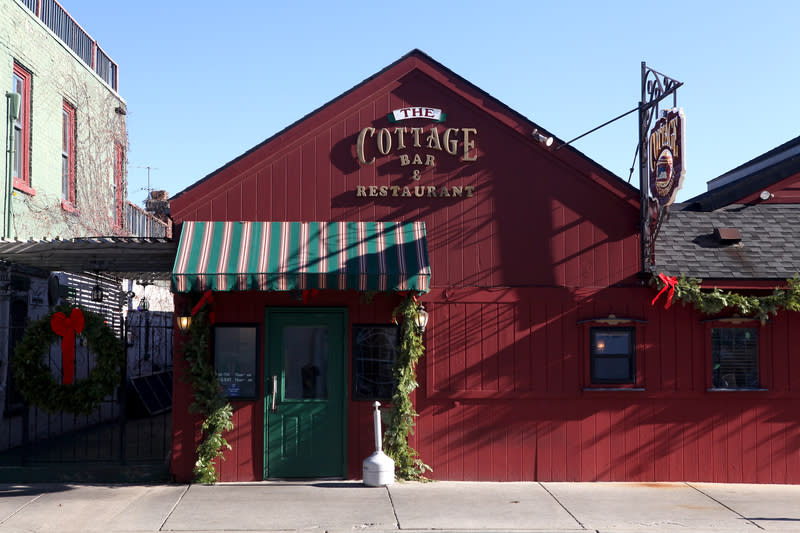 The Cottage Bar Restaurant Nightlife In Grand Rapids Mi