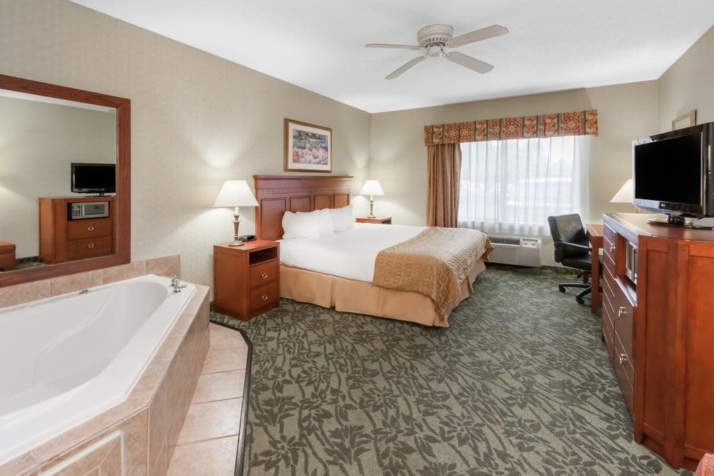 Baymont Inn Suites North Accommodations In Grand Rapids Mi