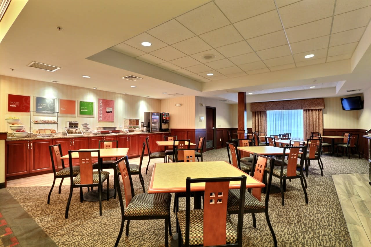 Comfort Suites Grand Rapids North Accommodations In Comstock
