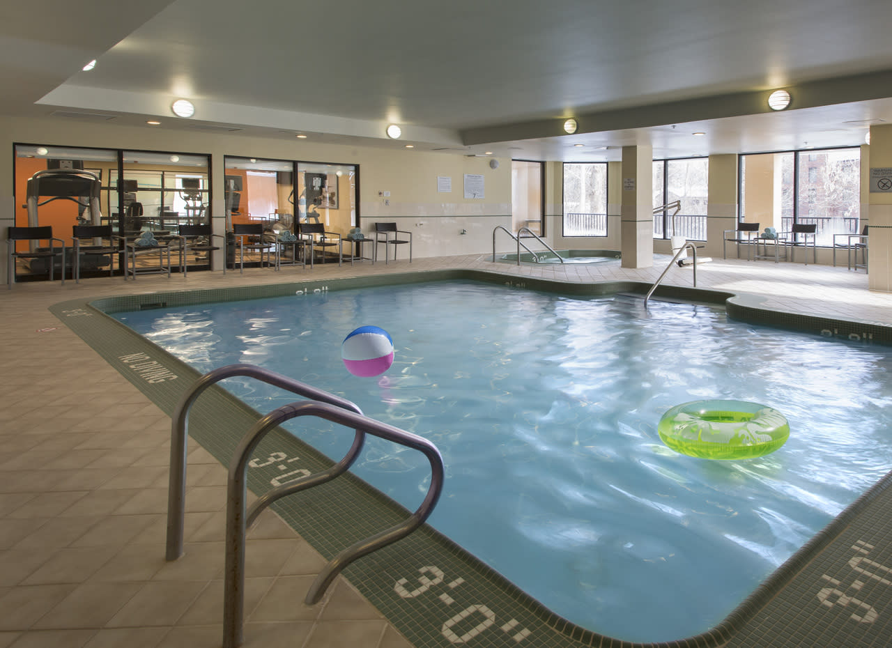 Courtyard By Marriott Grand Rapids Airport Accommodations In