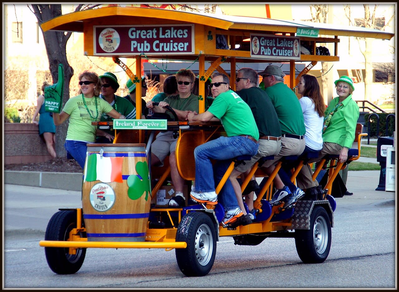 Great Lakes Pub Cruiser Beer Tours In Grand Rapids Mi