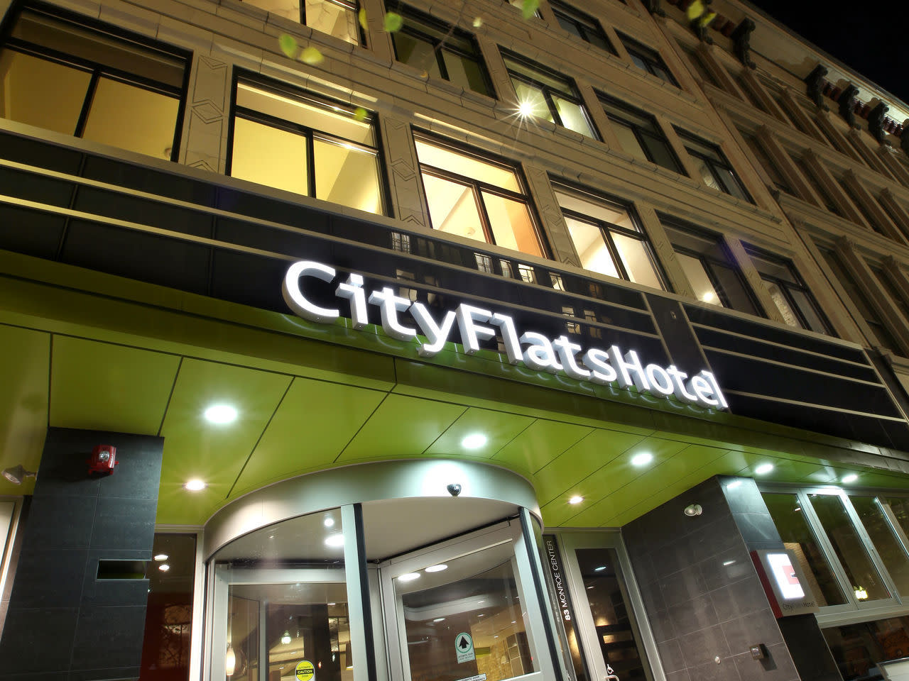Citysen Lounge At Cityflats Hotel Restaurants In Grand Rapids Mi [ 960 x 1280 Pixel ]