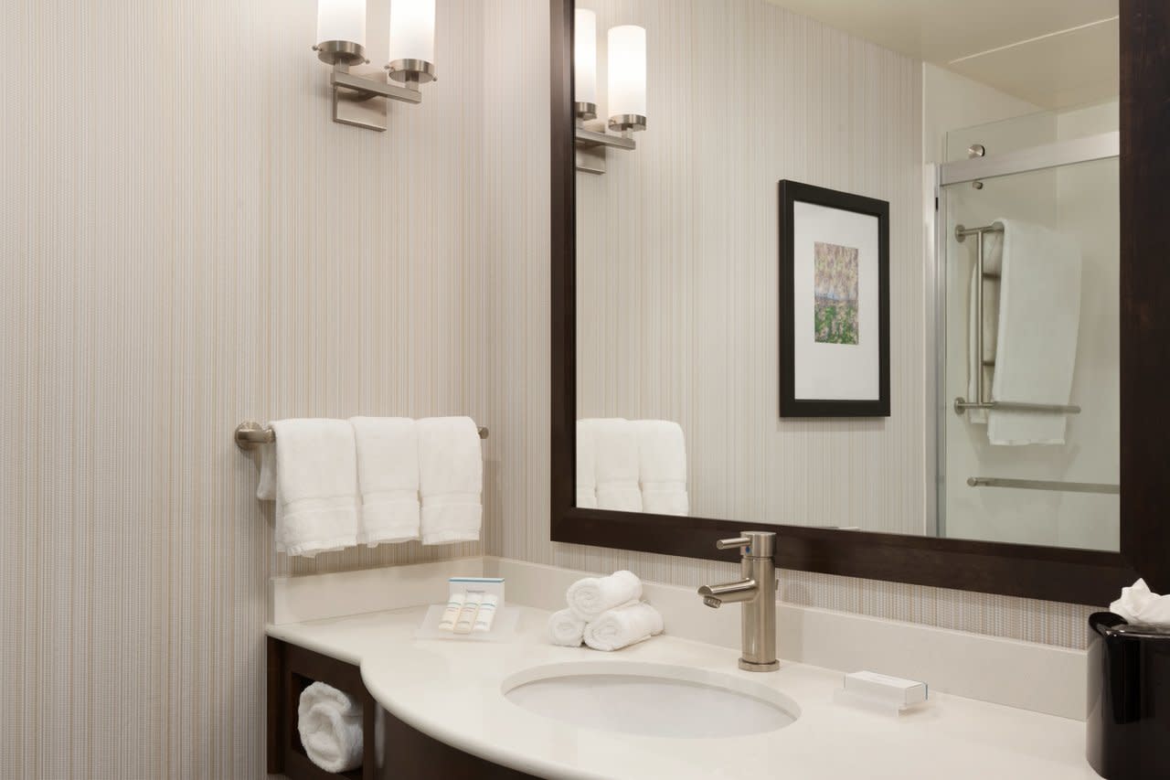 hilton garden inn boston logan airport 2 queen guestroom 1062300 - Hilton Garden Inn Boston Logan Airport hilton garden inn boston logan airport 2 queen guestroom 1062300 - Hilton Garden Inn Boston Logan Airport
