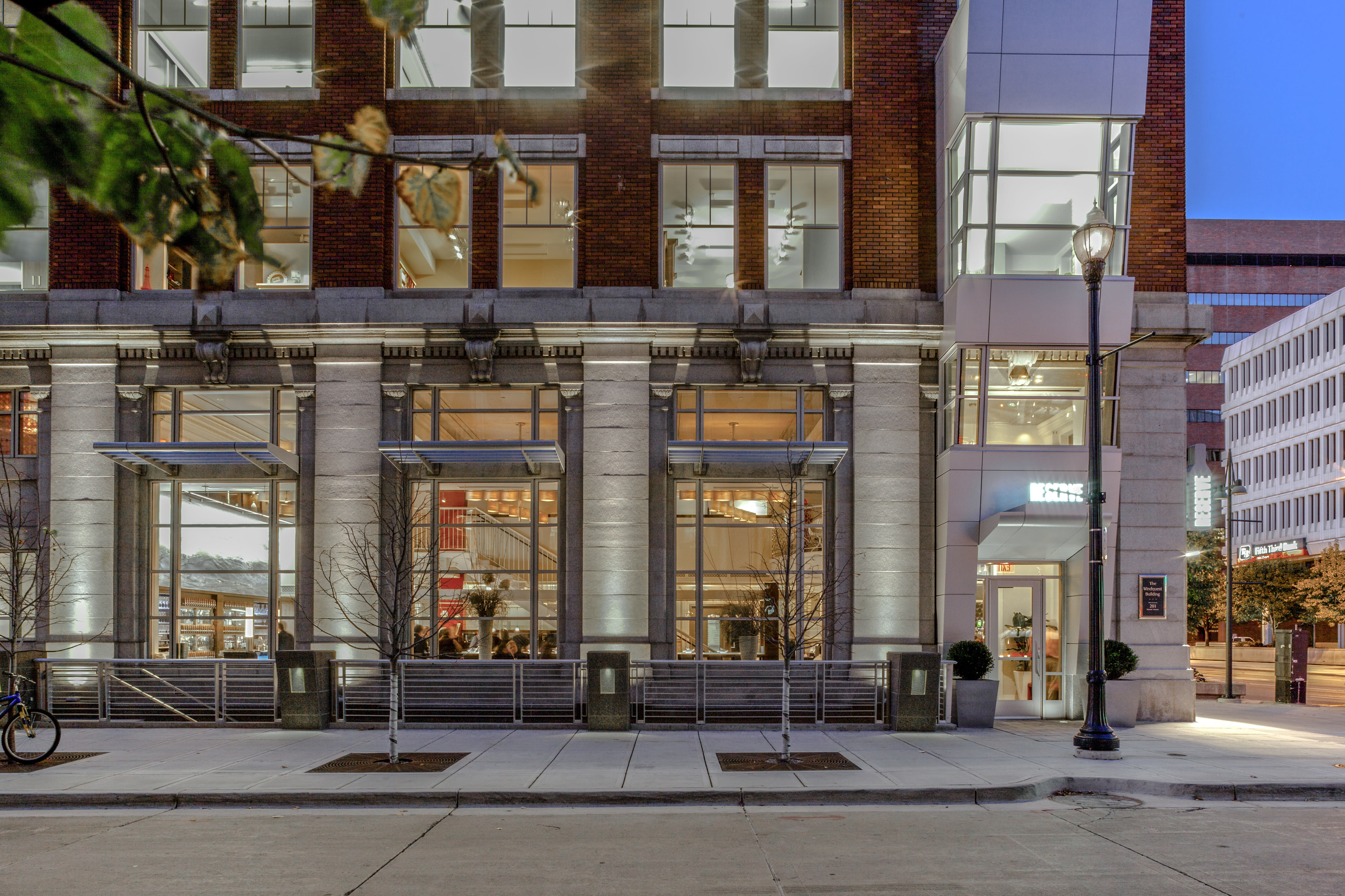 Reserve Wine Food Restaurants In Grand Rapids Mi Exterior At Night