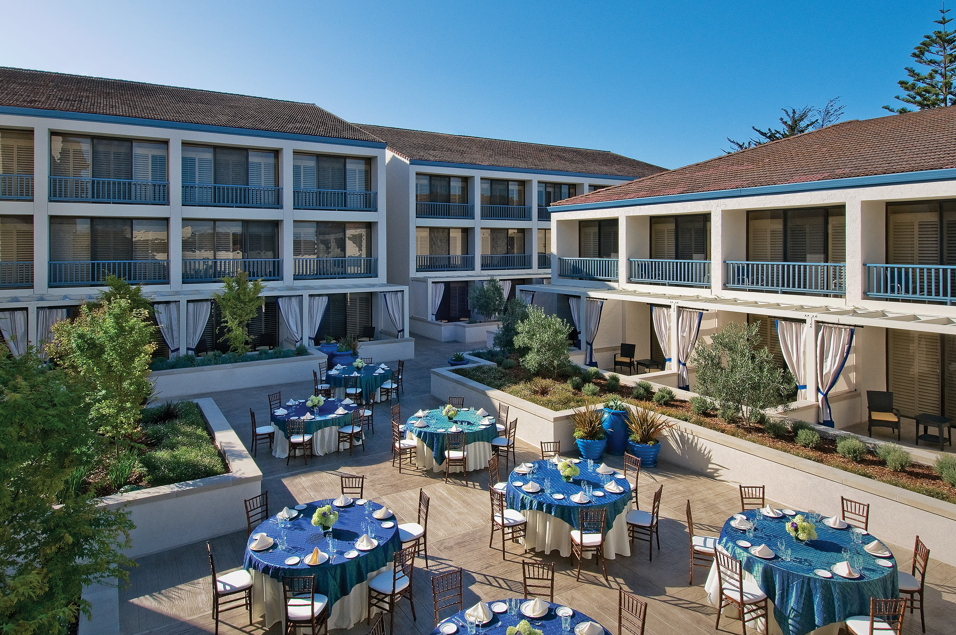 Portola Hotel Spa Portola Hotel Cottonwood Plaza Set With Rounds