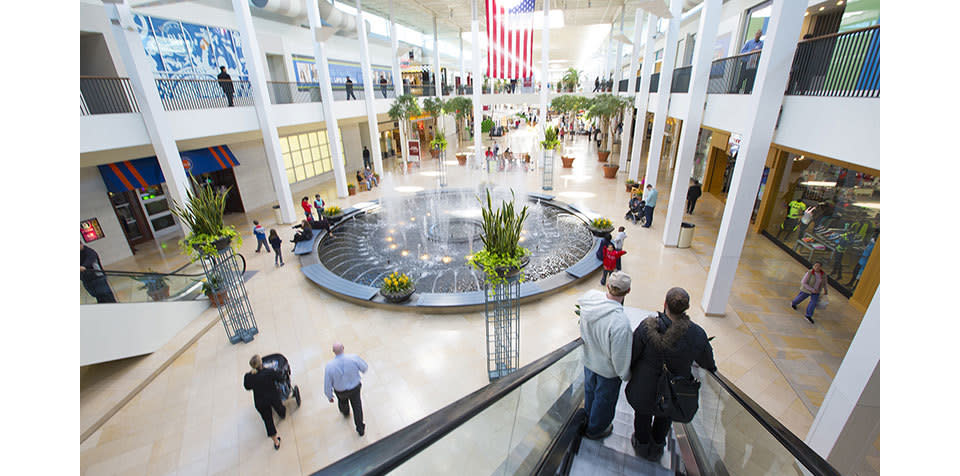 Plymouth Meeting Mall Plymouth Meeting Mall Plaza Dave And Buster S Fountain
