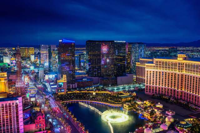 Take a look at this stunning view of the one and only Las Vegas strip during the evening.