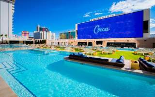 How to experience Las Vegas Poolside