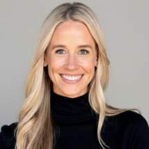 Molly Castano Headshot